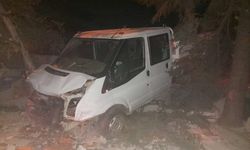 Kırşehir'de bahçe duvarına çarpan kamyonetin sürücüsü öldü