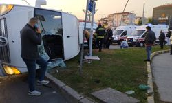Kocaeli'de işçi servisi ile halk otobüsünün çarpıştığı kazada 11 kişi yaralandı