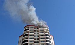 Mersin'de 18 katlı binada çıkan yangın kontrol altına alındı