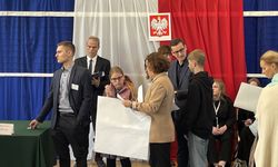 Polonya Başbakanı Morawiecki, genel seçim ve referandum için oyunu kullandı