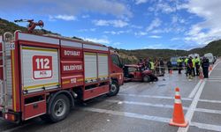 Sinop'ta kamyona çarpan otomobildeki 4 kişi öldü, 1 kişi yaralandı