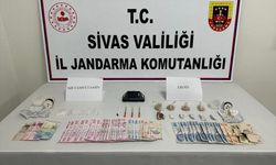 Sivas'ta elektrik lambaları içerisine gizlenmiş uyuşturucuyla ilgili 3 şüpheli yakalandı