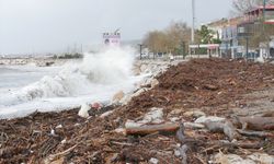 Balıkesir Edremit'te daha önce bir bölümü yıkılan köprü son yağışta tamamen çöktü