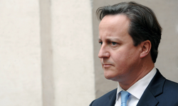 İngiltere Dışişleri Bakanı Cameron, İsrail'i Gazze'deki yardım geçişini engellemekle suçladı