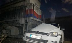 Diyarbakır'da hemzenin geçitte otomobile tren çarptı: 5 yaralı