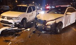 Düzce'de kamyonet ile otomobil çarpıştı: 5 yaralı