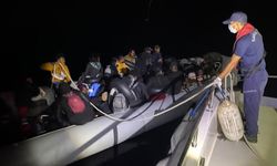 İzmir açıklarında 88 göçmen yakalandı