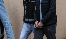 Adana'da 7 silah ve çelik yelek ele geçirilen evdeki 3 kişiden 1'i tutuklandı