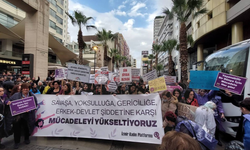 İzmir’de Kadınlar "Şiddete hayır!" dedi..