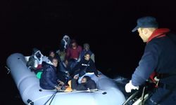 İzmir açıklarında 81 göçmen kurtarıldı, 33 göçmen yakalandı