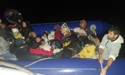İzmir açıklarında geri itilen 58 düzensiz göçmen kurtarıldı