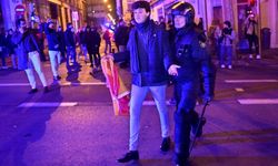Katalanlara affa karşı Madrid'de yapılan gösteri olaylı sona erdi