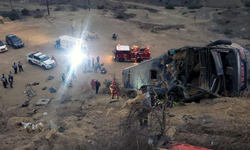 Peru'da uçurumdan yuvarlanan otobüsteki 20 kişi hayatını kaybetti