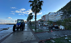 Sinop'ta deniz taştı sokaklar su altında kaldı