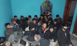 Ağrı'da metruk binada 48 göçmen yakalandı