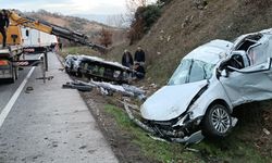 Bursa'da tırla çarpışarak takla atan otomobildeki 2 kişi yaralandı