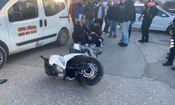 Düzce'de park halindeki otomobile çarpan motosikletin sürücüsü ağır yaralandı