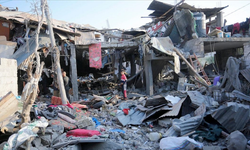 İsrail, Gazze'de 2 evi bombaladı: 8 ölü