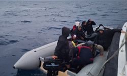 Karaburun açıklarında 18 düzensiz göçmen kurtarıldı