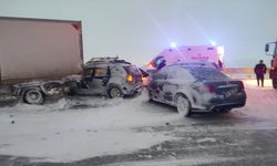 Kars'ta zincirleme trafik kazası: 4 kişi yaralandı
