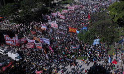 Arjantin'de binlerce kişi genel hükümeti protesto etti