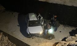 Bursa'da inşaat alanına düşen otomobilin sürücüsü yaralandı