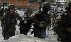 İsrail güçleri işgal altındaki Batı Şeria'da 20 Filistinliyi gözaltına aldı