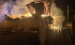 Karabük'te 2 katlı ahşap evde yangın çıktı