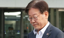Güney Kore'de bıçaklı saldırıya uğrayan muhalefet lideri taburcu edildi