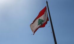 Lübnan'da 3 katlı bina çöktü, 1'i çocuk 4 kişi öldü