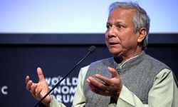 Nobel ödüllü Muhammed Yunus'a 6 ay hapis cezası