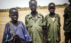 Orta Afrika'da halen 10 bin çocuk, asker olarak kullanılıyor