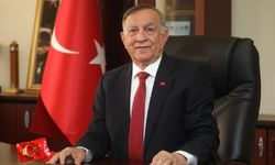 Yeniden aday gösterilmeyen Seyhan Belediye Başkanı Akif Akay da  CHP'den istifa etti