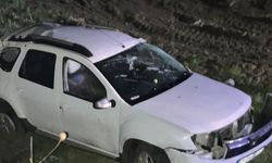 Bursa'da otomobil tarlaya devrildi, 2 kişi öldü