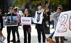 İsrail'in başkenti Tel Aviv'de savaş karşıtı gösteri düzenlendi