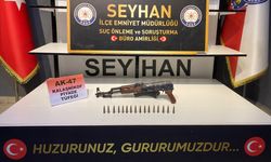 Adana'da evin odunluğundaki aramada kalaşnikof tüfek ele geçirildi