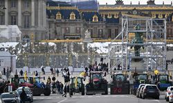 Fransız çiftçilerden Versay Sarayı'nın önünde traktörlü eylem