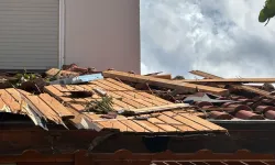 Hatay'da fırtına: Bir apartmanın çatısı uçtu