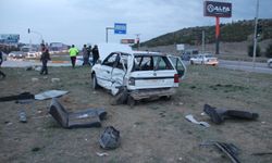 Kırıkkale'de minibüsle otomobil çarpıştı, 2 kişi yaralandı