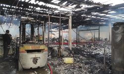 Kocaeli'de iş yerinin deposunda çıkan yangın söndürüldü