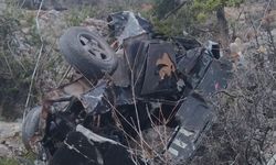 Mersin'de otomobil şarampole devrildi, sürücüsü öldü