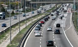 Anadolu Otoyolu'nun Bolu kesiminde trafik akıcı yoğun olarak seyrediyor