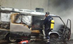 Çanakkale'de tünelde alev alan panelvan minibüs yandı