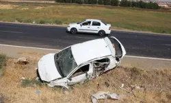 Diyarbakır'da otomobil şarampole devrildi: 4 yaralı