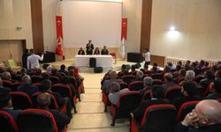 Van Büyükşehir Belediyesi Eşbaşkanları Erciş'te muhtarlarla bir araya geldi