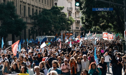 Arjantin'de sendikalar, hükümeti protesto için genel greve gitti