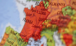 Fransa'da heyelan nedeniyle bir kadın hayatını kaybederken eşi yaralandı