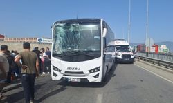 Manisa'da iki servis midibüsü ile otobüsün çarpışması sonucu 35 kişi yaralandı