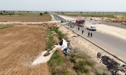 Urfa’da kum kamyonu traktör ile çarpıştı: 1’i ağır 3 yaralı
