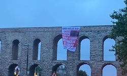TİP Bozdoğan Kemeri’ne pankart astı! "Topçu Kışlası değil, 1 Mayıs Meydanı"